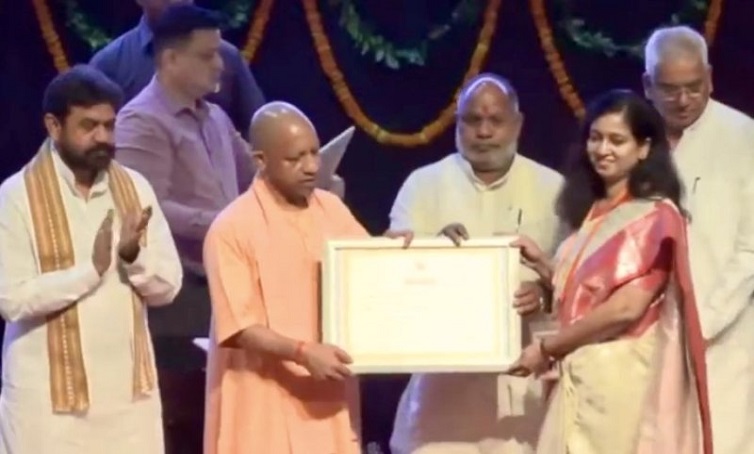जो नहीं कर पाए वे गिनते जाएं, हम नौकरियां देते जाएंगे: मुख्यमंत्री योगी