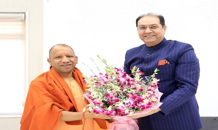 Mohsin Raza met CM Yogi