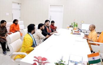 Artists of Hariharpur Music Gharana met CM Yogi.