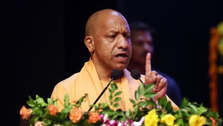 जो प्रदेश की सेवा में जुटे, योगी सरकार ने उनके परिवारों को दिया स्वास्थ्य सुरक्षा का कवच