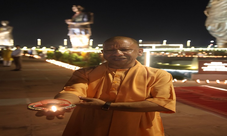 आत्मनिर्भर और विकसित भारत के संकल्प के साथ प्रधानमंत्री मोदी के साथ खड़ी है यूपी की 25 करोड़ जनता: मुख्यमंत्री योगी