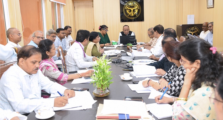सरकारी विद्यालयों की छात्राओं को मिलेगी निःशुल्क सैनिटरी नैपकिन