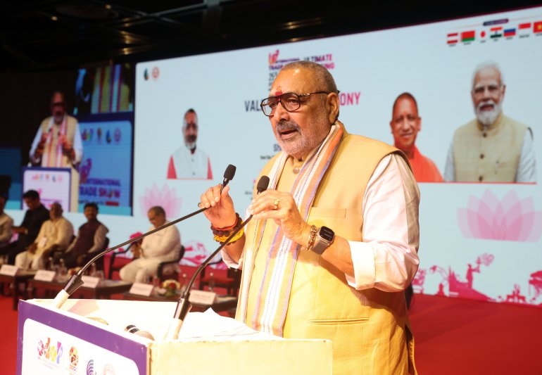 यूपी की पहचान अब कट्टा नहीं, ब्रह्मोस और फाइटर जेट से : गिरिराज सिंह