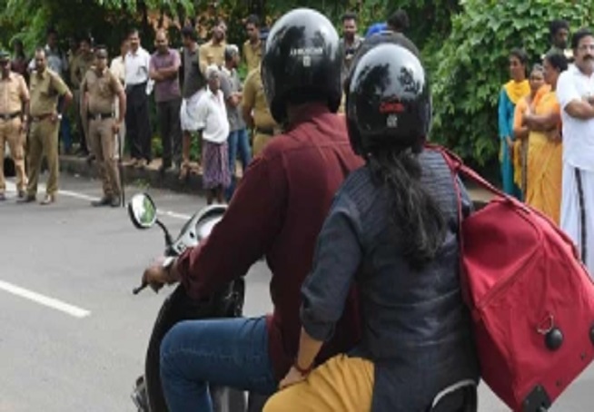 अब बाइक पर दोनों के लिए हेलमेट जरूरी, पीछे बैठने वाले का भी कटेगा ऑनलाइन चालान