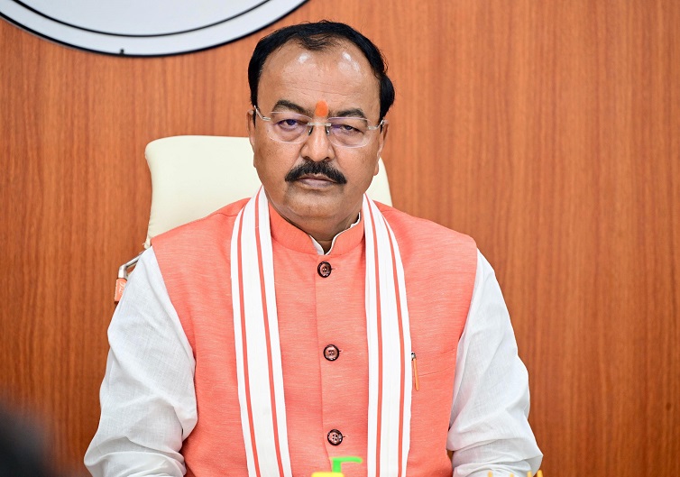 लाभार्थियों के DBT में शिथिलता पर सख्त केशव मौर्य, बोले- भ्रष्टाचार कतई बर्दाश्त नहीं