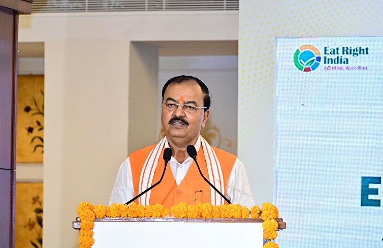 चीनी-नमक का सीधा सेवन कम करें, खुद भी जागरूक रहें और बच्चों को भी करें जागरूक : केशव प्रसाद मौर्य