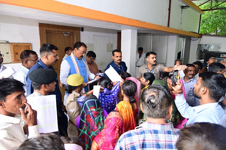 जनता की समस्या मेरी प्राथमिकता, हर फरियादी को न्याय दिलाना सरकार का संकल्प : केशव प्रसाद