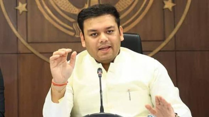 ‘जिस सड़क से अखिलेश जाएंगे, वो BJP सरकार ने बनाई है’- अखिलेश पर बरसे मंत्री संदीप सिंह