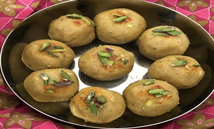 गणेश चतुर्थी: बप्पा को चढ़ाएं इंस्टेंट लड्डू, नोट कर लें रेसिपी