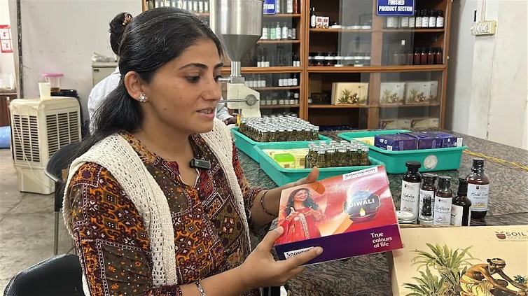 अब ग्लोबल मार्केट में दिग्गज कंपनियों को टक्कर देंगी यूपी की दीदियां