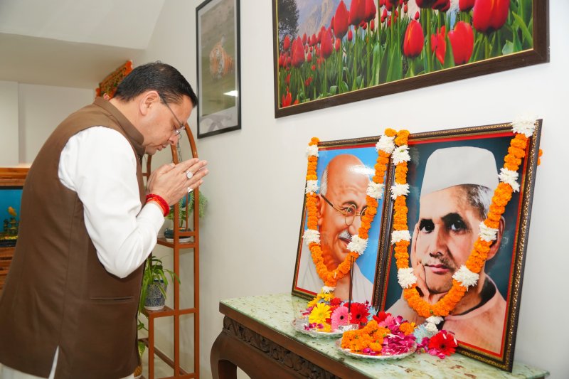 गांधी और शास्त्री जयंती पर मुख्यमंत्री धामी ने किया भावपूर्ण स्मरण, अर्पित किए श्रद्धासुमन
