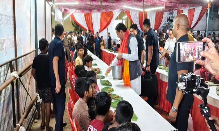 टनकपुर दशहरा महोत्सव में मुख्यमंत्री धामी ने किया प्रतिभाग, श्रीमद्भागवत कथा का किया श्रवण