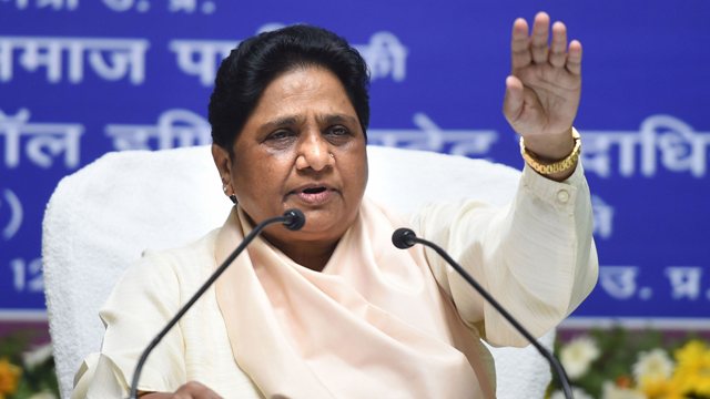 NRHM कर्मचारियों को नियमित करे सरकार: मायावती