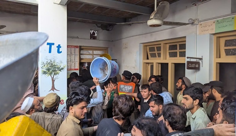 पाकिस्तान में स्कूल की छत गिरी, 28 बच्चों समेत 29 की मौत; 40 से ज्यादा घायल